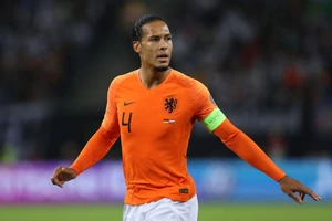 Van Dijk trong màu áo Da cam