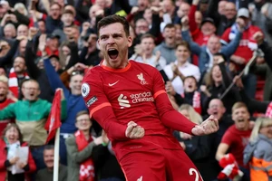 Andy Robertson ăn mừng bàn thắng