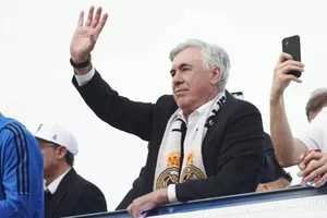 Carlo Ancelotti đa7ng quang cùng Real Madrid