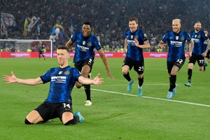 Ivan Perisic ăn mừng chiến thắng