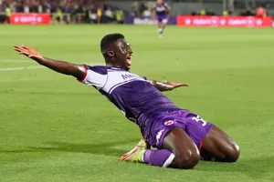 Alfred Duncan ghi bàn mở tỷ số trận đấu