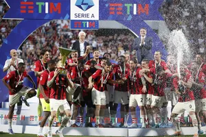 AC Milan đăng quang Serie A 2021-2022