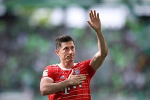 Lewandowski hứa sẽ trờ lại từ giã mọi người ở CLB Đức