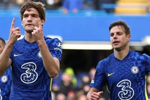 Marcos Alonso và Azpilicueta sẽ sớm sang khoác áo Barcelona