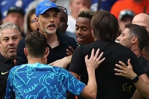 Thomas Tuchel bị phạt nhiều gấp đôi Antonio Conte