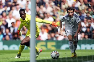 Thủ thành Mendy đã tặng bàn thắng phút 30 cho Leeds