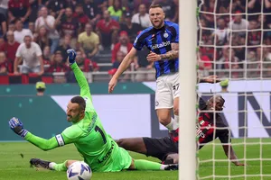 Rafael Leao ghi bàn trong trận derby thành Milan