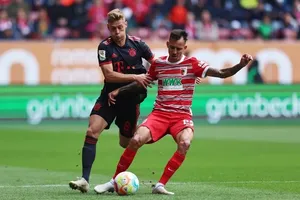 Bayern sa sút phong độ khi thua trên sân Augsburg