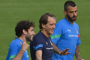 HLV Mancini với Calabria và Spinazzola