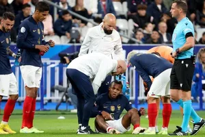 Tiền vệ Jules Kounde dính chấn thương khi gặp Áo