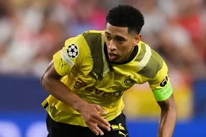 Bellingham mới 19 tuổi đã mang băng đội trưởng Dortmund