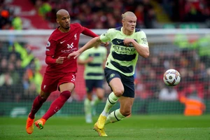 Fabinho bám sát Erling Haaland