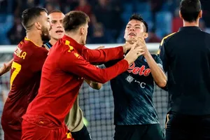 Cầu thủ 2 đội lao vào nhau sau tiếng còi mãn trận