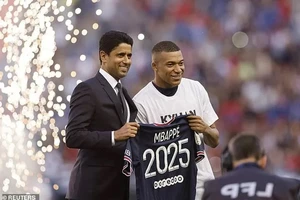 Chủ tịch PSG giới thiệu hợp đồng triển hạn Kylian Mbappe