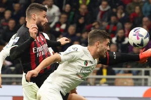 Oliver Giroud ghi bàn quyết định cho Milan