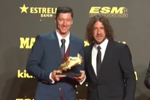 Robert Lewandowski và Carles Puyol