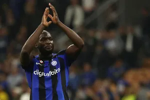 Romelu Lukaku quyết đánh bại Napoli