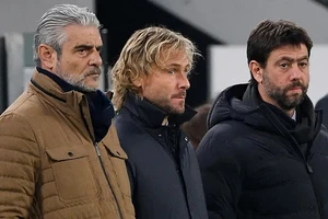 Bộ ba danh tiếng của Juventus. Maurizio Comeabene (trái), Pavel Nedved và Chủ tịch Andrea Agneli