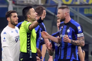 Milan Skriniar bị truất quyền thi đấu trong trận thua Empoli