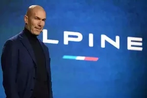 Zidane tạm rời băng huấn luyện để làm đại sứ ở làng đua F1