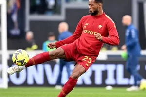 Georginio Wijnaldum đang chơi cho AS Roma theo hợp đồng cho mượn