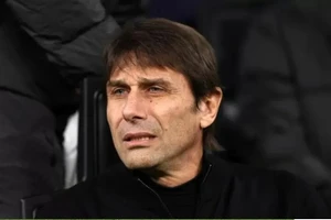 Antonio Conte nói lời chia tay các fan Tottenham