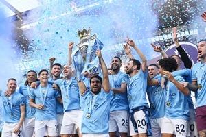 Man City đăng quang trên sân Etihad