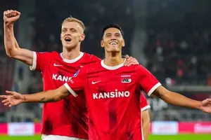 Tijjani Reijnders (phải) sắp gia nhập AC Milan