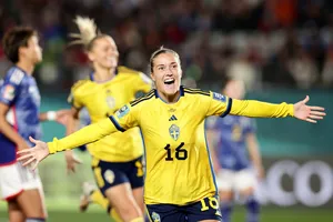 Filippa Angeldal ăn mừng bàn thắng 