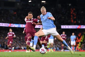 Erling Haaland phải gánh vác trọng trách ghi bàn trên sân West Ham