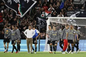 Các cầu thủ Juventus thất vọng sau trận thua Sassuolo
