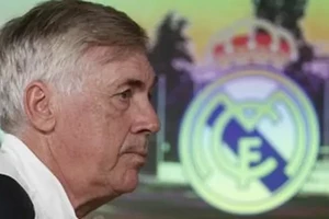 HLV Carlo Ancelotti trong buổi họp báo 