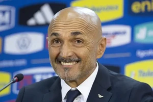 HLV Luciano Spalletti trong cuộc họp báo công bố thành phần Azzurri