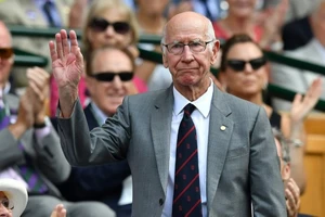 Man United đau buồn trước tin huyền thoại Bobby Charlton qua đời