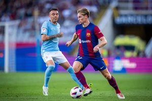 Frenkie de Jong chịu thiệt thòi khi muốn khoác áo Barcelona