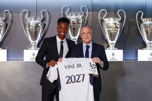  Vinicius và Chủ tịch Florentino Perez