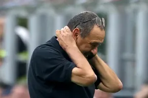 HLV Mauricio Sarri thất vọng sau trận thua Bologna