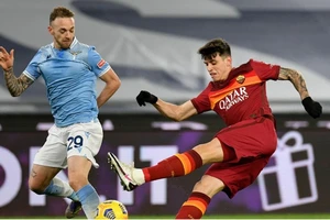 Tra65rn derby thành Rome vẫn gây nhiều chú ý.