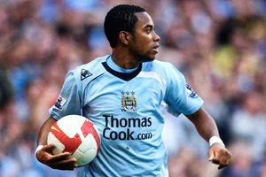 Cựu sao Brazil Robinho thời khoác áo Man City