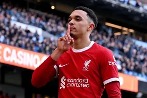 Trent Alexander-Arnold có màn trinh diễn xuất thần trước Man City