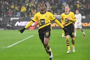 Jamie Bynoe-Gittens tỏa sáng rực rỡ ở Dortmund