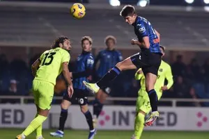 Charles De Ketelaere mạnh mẽ trên hàng công Atalanta