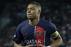 Kylian Mbappe không thể cắt giảm lương để sang Madrid