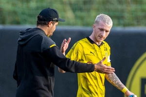 HLV Edin Terzic và Marco Reus