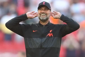 Quyết định ra đi của Jurgen Klopp làm các fan Liverpool buồn lòng, Jamie Carragher thất vọng