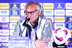 HLV Petar Segrt quyết đánh bại UAE