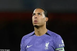 Virgil van Dijk gánh hết hai lầm về bàn thua thứ 2