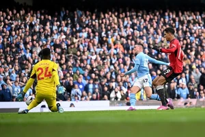 Phil Foden tỏa sáng trong trận derby