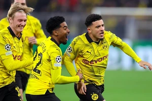 Jadon Sancho tỏa sáng trong màu áo Vàng đen