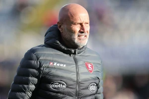 Stefano Colantuono có thể được đôn từ đội trẻ lên nắm Salernitana